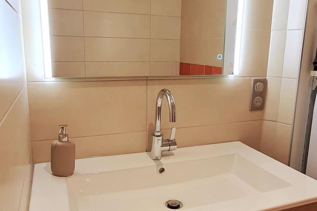 Le 56 Faubourg - Proche Centre - Parking Gratuit Apartment Beaune  Bagian luar foto
